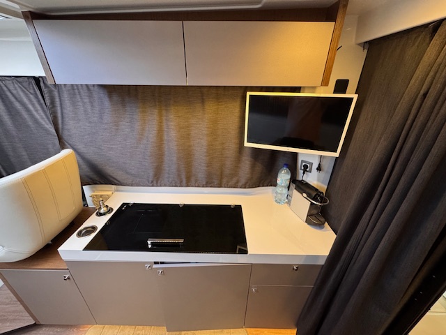 slider 7 Beneteau Antares 11 OB